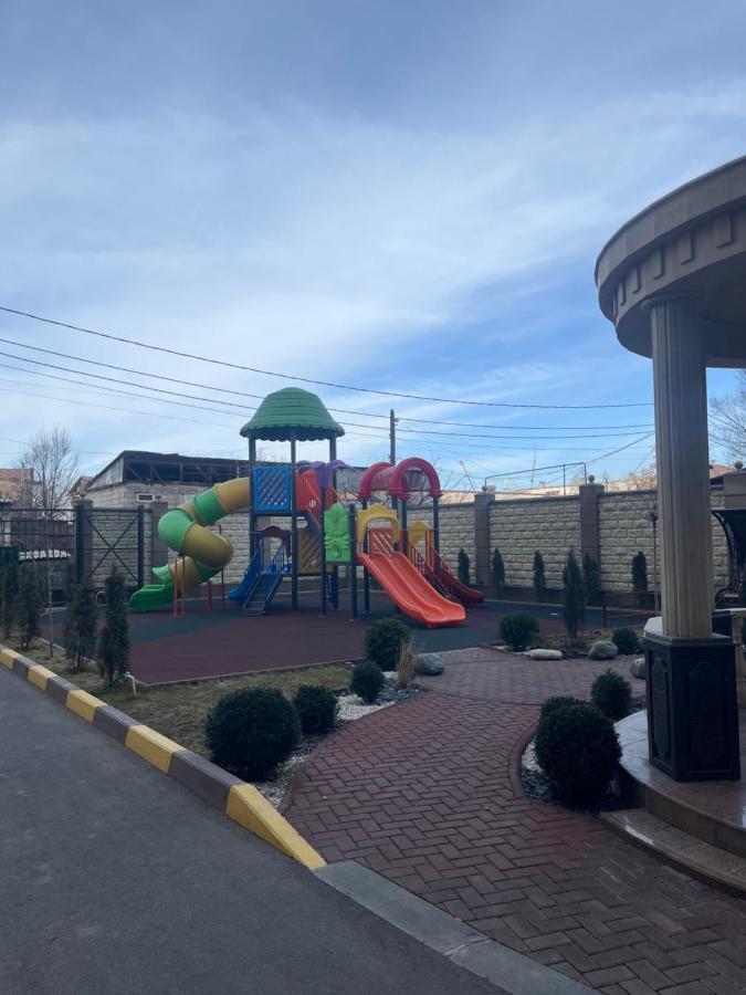 Апартамент Кристалл Bischkek Exterior foto